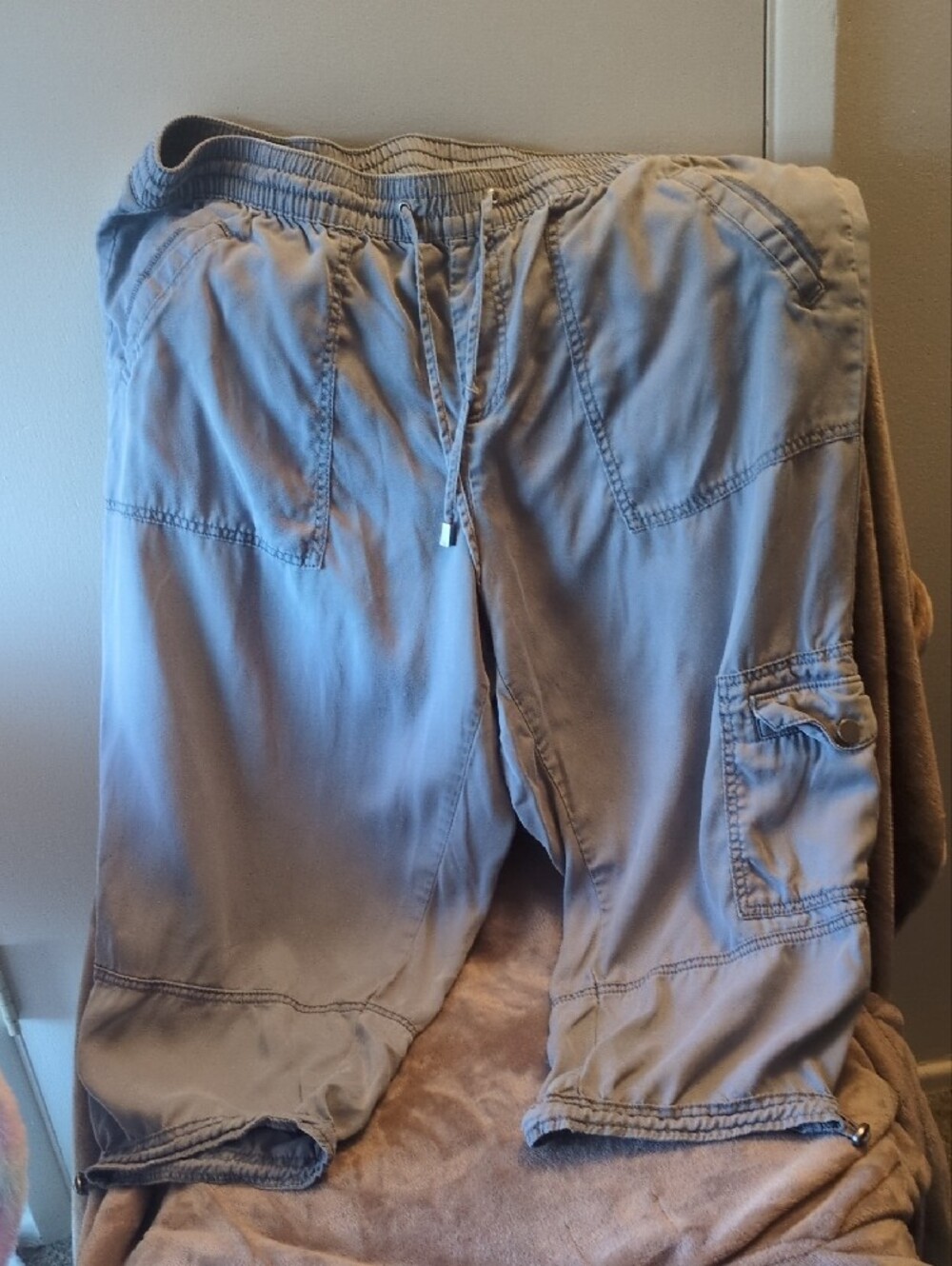 Lane Bryant 18/20 Capri Pants in Taupe - Picture 2 of 6